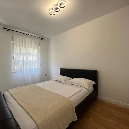 Lana Studio * Tirana
